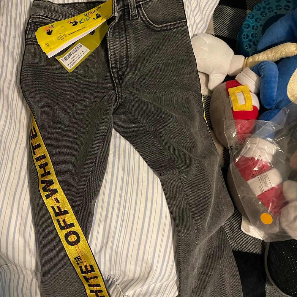***BRAND NEW*** Authentic Off-White Boy’s Jeans Size 6